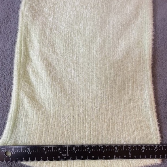 Excellent condition Hippie Rose
Cozy Light Green Fuzzy Lounge Set, size M - Picture 9 of 11